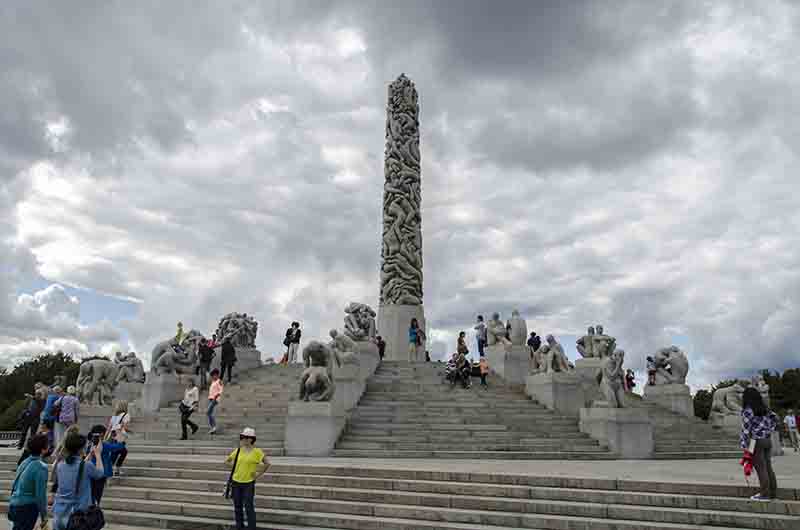 74 - Noruega - Oslo - parque Vigeland - El Monolito
